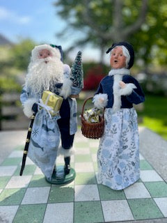 Byer's Choice Caroller - Nantucket Island Santa 2024