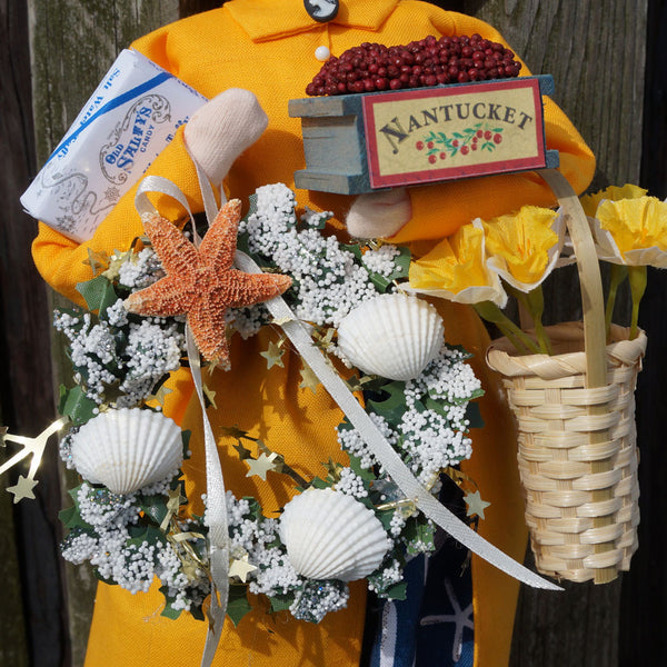 Byer's Choice Caroller - Original Mrs. Nantucket Claus 2017