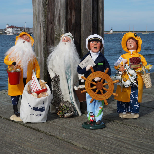Byer's Choice Caroller - Original Mrs. Nantucket Claus 2017